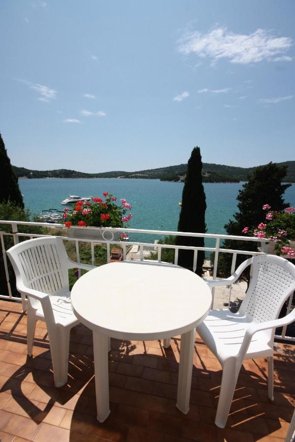 Apartments By The Sea Tisno, Murter - 5141 Eksteriør billede